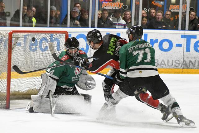 Maxi Hermann schiesst zum 7:3 Endstand ein.