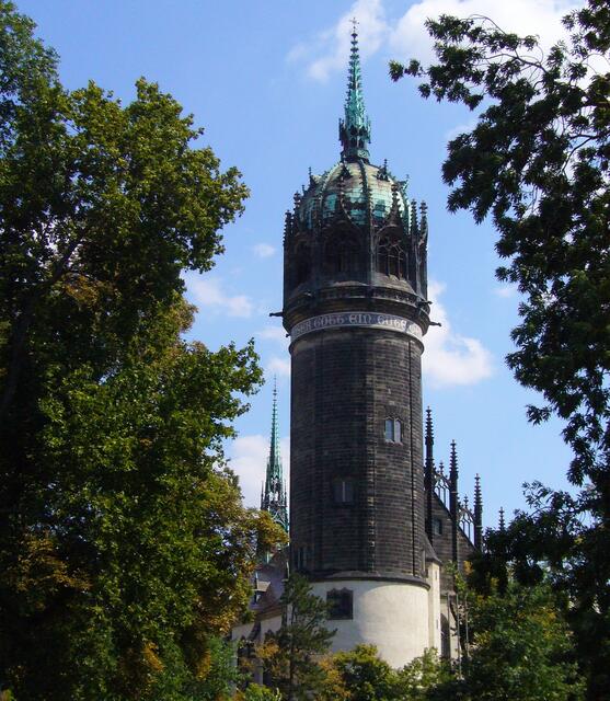 Der Turm der Schlosskirche.