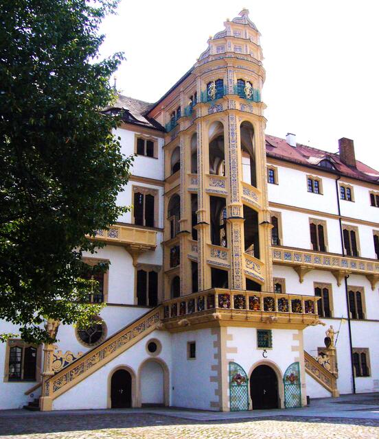 Der Innenhof zeigt sich prächtig.