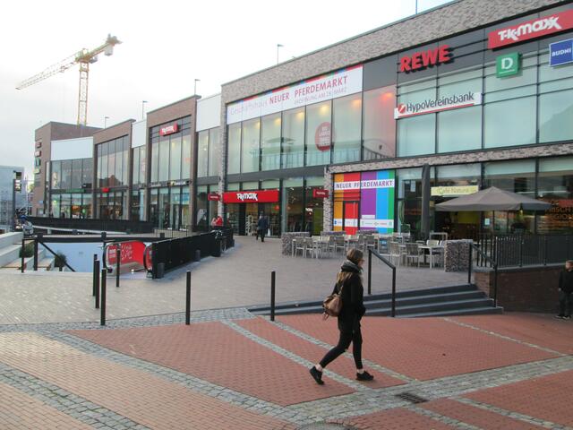 Geschäfte am benachbarten „Neuen Pferdemarkt“.