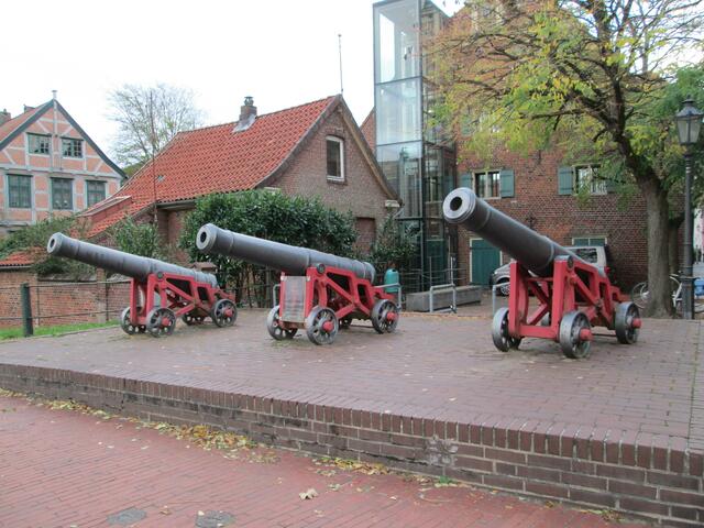 Kanonen hinter dem Schwedenspeicher beim Büro der Touristen-Information.
