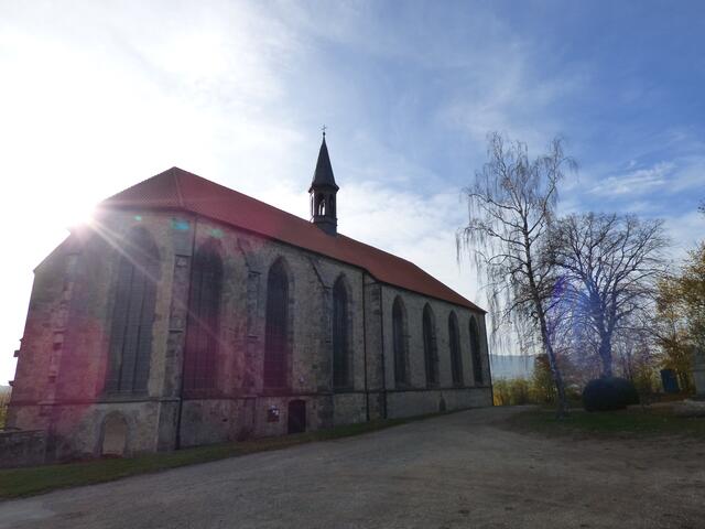 Die Klosterkirche Wittenburg im Gegenlicht.