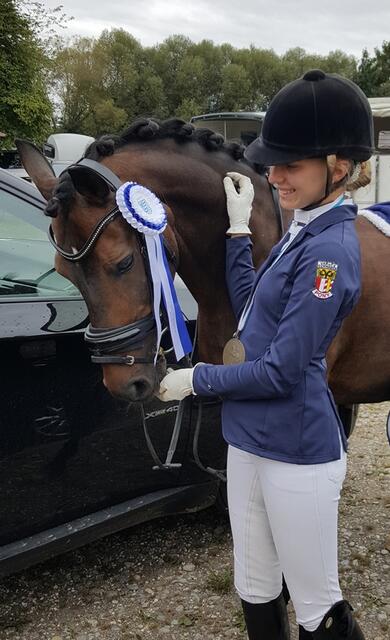 Der Reitverein Thierhaupten ist stolz auf das Mitglied Sophie Erdt | Foto: Barbara Erdt