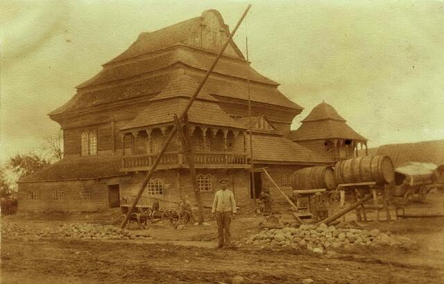 Das sind die Städte Poworsk und Kowel in der heutigen Ukraine. Sie gehörten zunächst zu Polen, später zum Russischen Zarenreich.