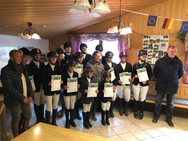 Reitabzeichenprüfungen bestanden! | Foto: Ramona Schwab
