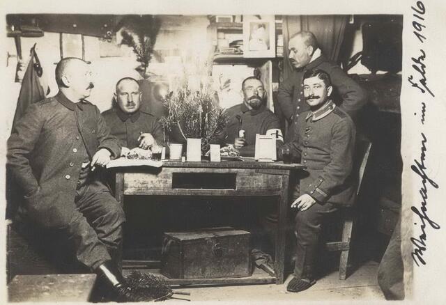 Und 1917 schreibt sie zu Weihnachten: "Ludwig liegt nierenleidend in einem Lazarett in Rumänien. Otto (anderer Sohn) ist aus Frankreich gekommen, wird wahrscheinlich nach einem anderen Kriegsschauplatz kommen. Der Schwiegersohn hier mit Beinschüssen im Lazarett. Clärchen als Ordensschwester im Altenkirchener Krankenhaus. Minchen zu unserer Pflege zu Haus. Es sind jetzt mit Rußland Friedensaussichten, möge es doch Frieden werden."