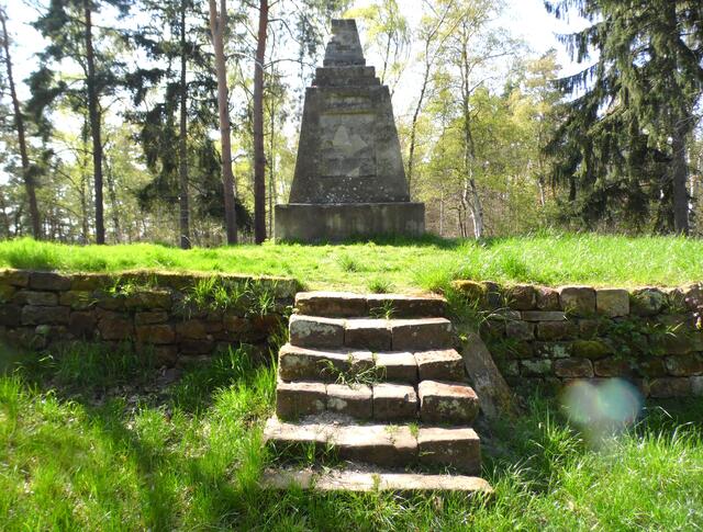 Nun doch noch einmal an die Westfront: Bei Halberstadt wurde 1916 die Medienschanze angelegt. Gegen Eintritt konnte sie von der Bevölkerung besucht werden.
