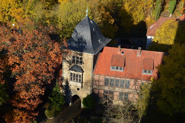 Blick vom Bergfried auf den Torturm und das Torhaus.