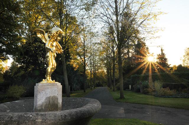Der Brunnen mit dem goldenen Engel