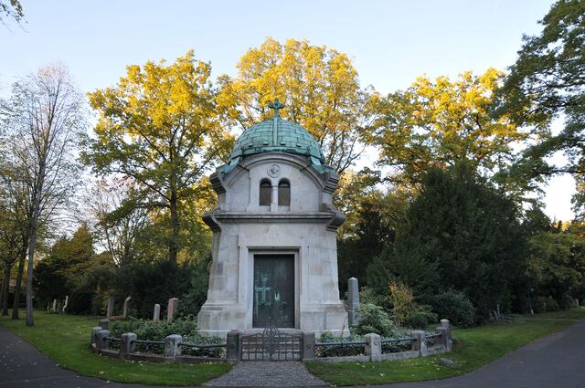Restauriertes Mausoleum Rühling