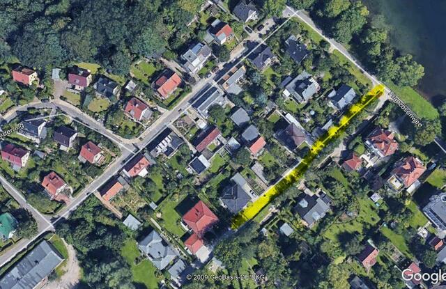 Hier der Weg aus dem Jahr 2000, jetzt im Jahr 2016.Massiv zugebaut, kein Plätzchen mehr frei, dazu jetzt als Private Strasse ausgegeben.