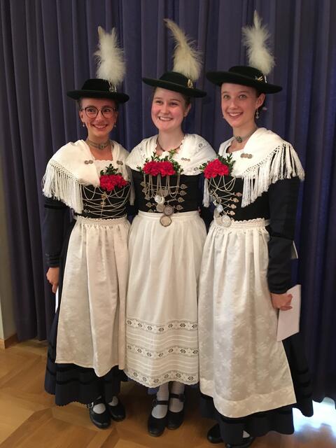 Mit Stefanie Riedl (mi.) freuten sich alle Deandl riesig über den 1. Platz.