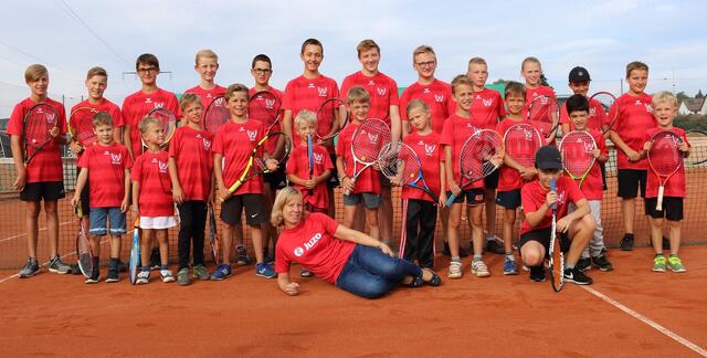 "One Team" mit neuen Trikots