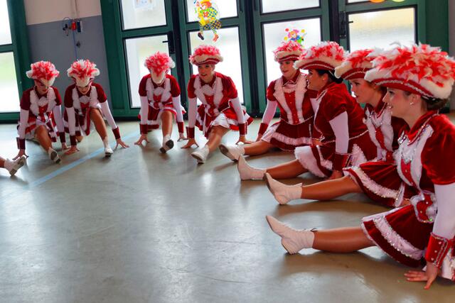 Garantiert ein Hingucker sind die graziösen Tänzerinnen der Lecharia.