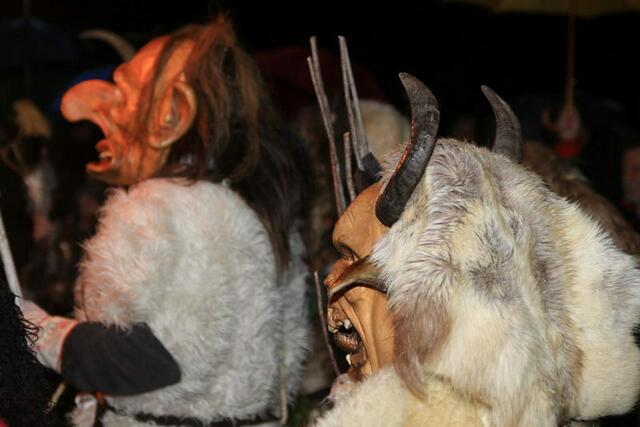 holzgesichtige Trolle und wilde Wesen erinnern an Harry Potter und die Geschichten von Narnia