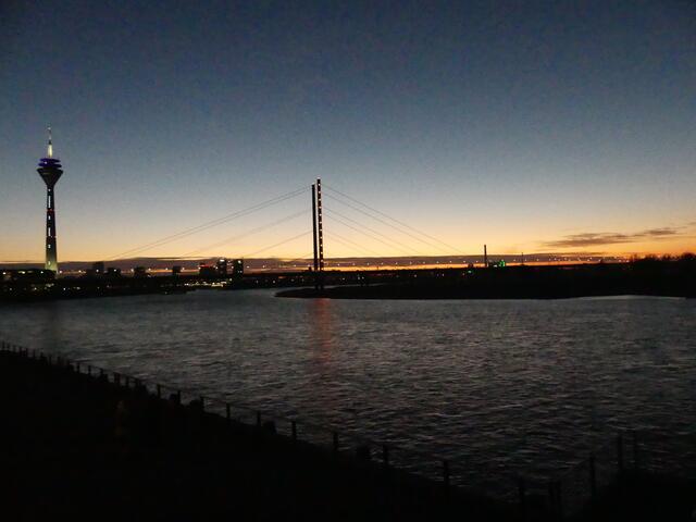 Rhein bei Düsseldorf