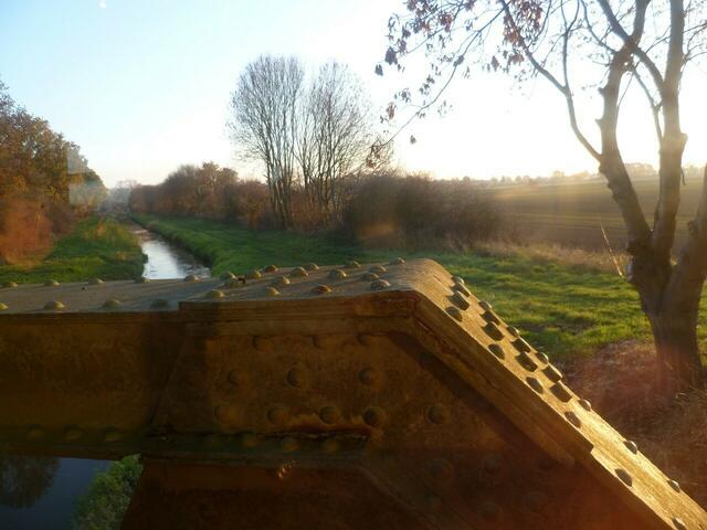 Endpunkt der Reise ist die Brücke mit der Aue (oder hier auch „Alte Aue“ genannt).