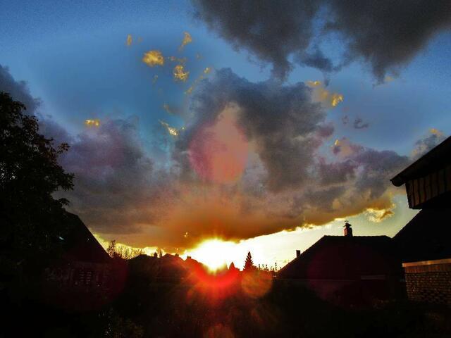 Sonnenuntergang über den Dächern von Horst 21.9.18