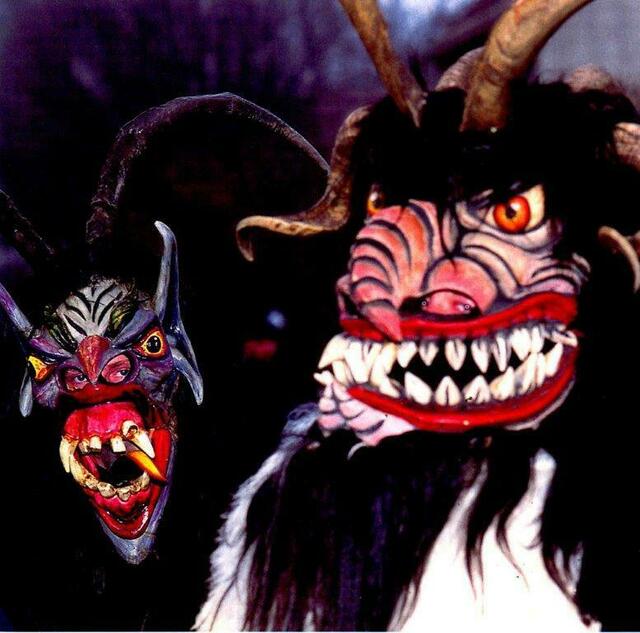 Marzoller Klappkiefermaske im Maskenmuseum Diedorf