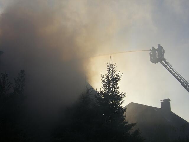 Die Rauchsäule ist Kilometerweit zu sehen
