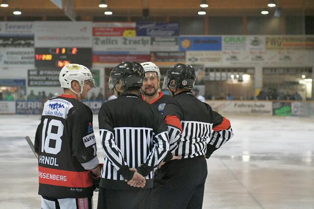 Die Peißenberger Spieler haderten mit den Entscheidungen der Schiedsrichter.