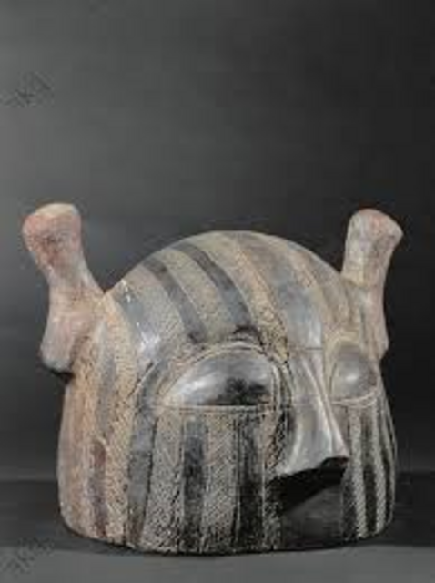 Vincahalbkugelförmige Fell (?)-maske