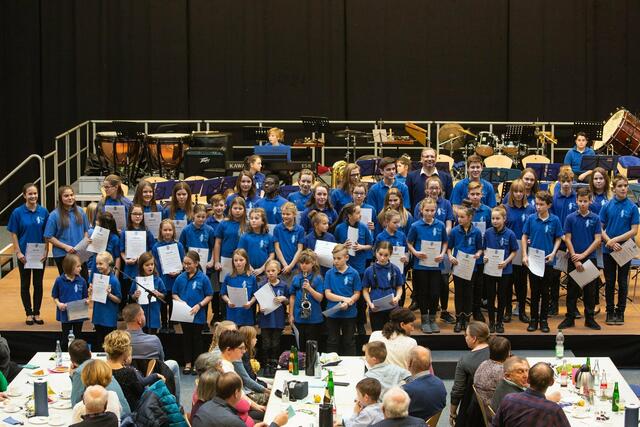 Die Urkunden für den hausinternen Solo-/Duowettbewerb wurden beim Kaffeekonzert überreicht.