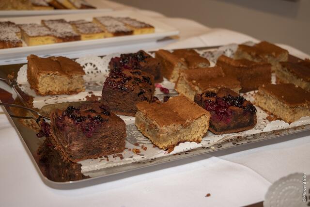 Zum 35. Kreisseniorennachmittag lud der AWO-Ortsverein Friedberg in den großen Saal im Wittelsbacher Schloss Friedberg. Für das Catering: Golden Amber aus Friredberg