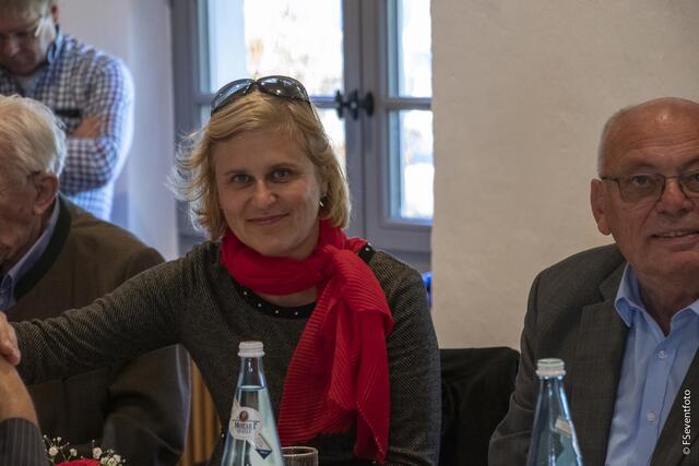 Zum 35. Kreisseniorennachmittag lud der AWO-Ortsverein Friedberg in den großen Saal im Wittelsbacher Schloss Friedberg.