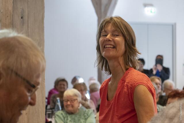Zum 35. Kreisseniorennachmittag lud der AWO-Ortsverein Friedberg in den großen Saal im Wittelsbacher Schloss Friedberg. Im Bild  die Seniorengruppe des AWO-Seniorenheims Friedberg unter der Leitung von Heike Baumann