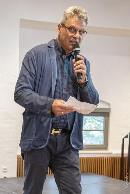 Zum 35. Kreisseniorennachmittag lud der AWO-Ortsverein Friedberg in den großen Saal im Wittelsbacher Schloss Friedberg.