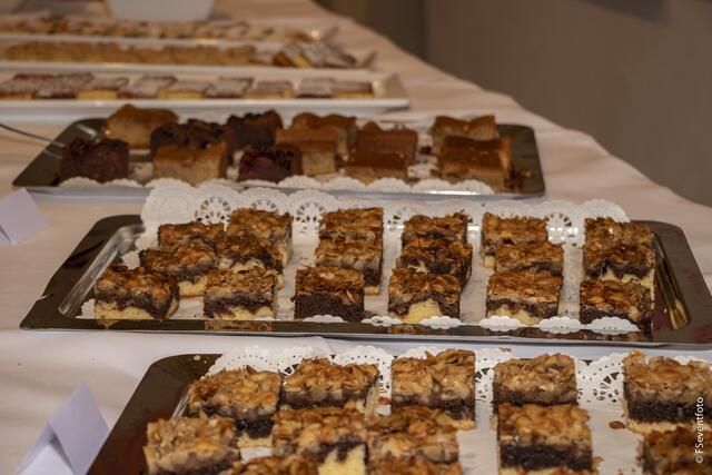 Zum 35. Kreisseniorennachmittag lud der AWO-Ortsverein Friedberg in den großen Saal im Wittelsbacher Schloss Friedberg. Für das Catering: Golden Amber aus Friredberg