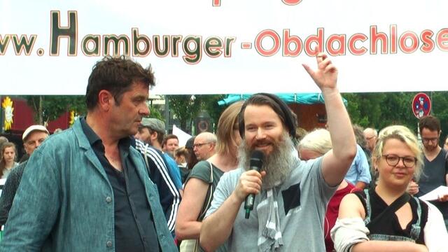 - Aufruf - Wer die Bürgerinitiative "Hilfe für Hamburger Obdachlose" finanziell durch Spenden unterstützen möchte, kann diesen Link wählen: https://www.paypal.com/cgi-bin/webscr?cmd=_s-xclick&hosted_button_id=Y9PP5ZJS5SRQA Jeder Euro hilft und wird zur Finanzierung von Unterbringungsmöglichkeiten für Hamburger Obdachlose eingesetzt. http://www.facebook.com/notes/max-bryan/-happy-end-again-/2128501790501058