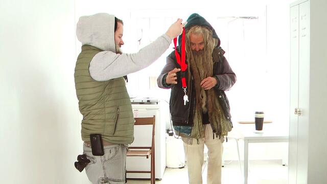 Ziel ist die Schaffung von besonders niedrigschwelligen Angeboten zur Unterbringung von speziell älteren Hamburger Obdachlosen während der Wintermonate - und zuletzt auch während der Sommermonate.
https://www.hinzundkunzt.de/neues-zuhause-fuer-bolle/