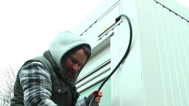 Das wäre ein wunderbarer Schritt, in einer so reichen Stadt, wo es auch so viel Armut gibt, die Menschen für die Unterbringung von Menschen zu begeistern. http://www.eimsbuetteler-nachrichten.de/neuer-wohncontainer-fuer-obdachlose-in-niendorf/