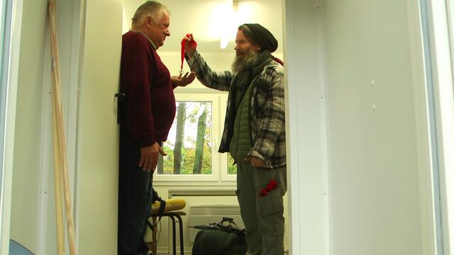 Drei Bauämer hatten kein Problem damit die Baugenehmigung für drei unserer Standorte zu erteilen. Darunter auch das Bauamt Nord für unseren Hauptstandort in der Langenhorner Chaussee, wo nachher der Deutsch-Pole "Bolle" einzog. Die Kirche übernahm sogar die standortübergreifende Trägerschaft im Fall einer Stiftungsbeteiligung und auch das Bezirksamt zog auf ganzer Linie mit und genehmigt die begehrte Container-Aufstellung.
http://www.facebook.com/notes/max-bryan/-bolle-freut-sich-/2083610458323525