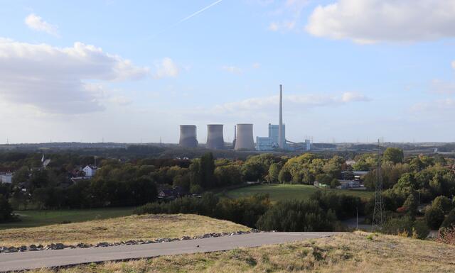 Halde Humbert, mit Blick auf das Gersteinwerk.