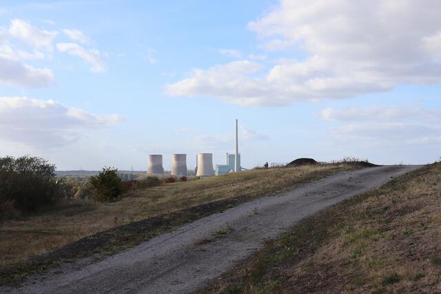 Halde Humbert, mit Blick auf das Gersteinwerk.