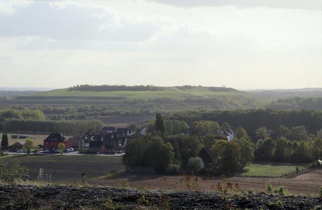 Halde Humbert, mit Blick auf die Halde Sundern.