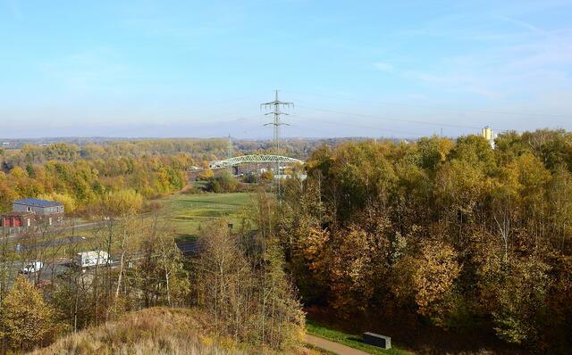 Blick von der Halde Schacht Franz Nord, auf die Lippebrücken in Hamm Herringen.