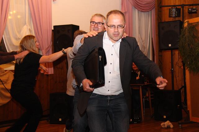 Gottlieb Wendehals führt die Polonäse Blankenese an.