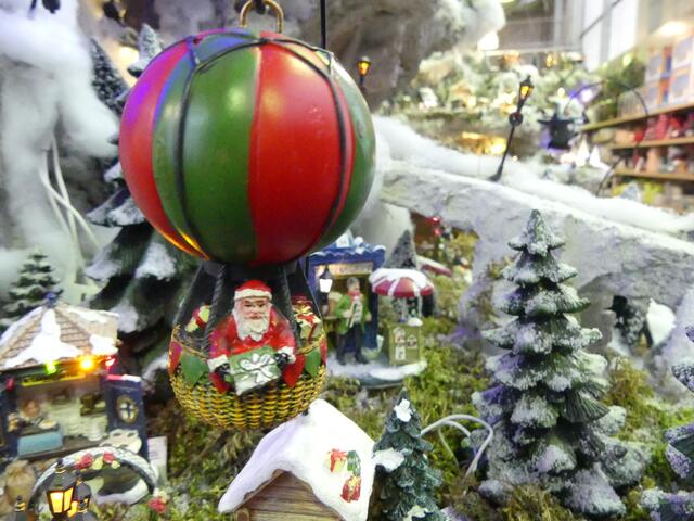 Er kommt nicht immer mit dem Schlitten! :-))))))))))))