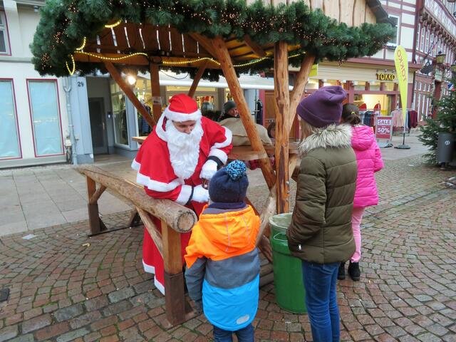 Ein fleißiger Weihnachtsmann.