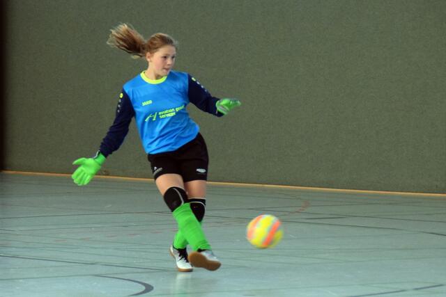 Torhüterin Milena Sternau vom TSV Godshorn spielt mit