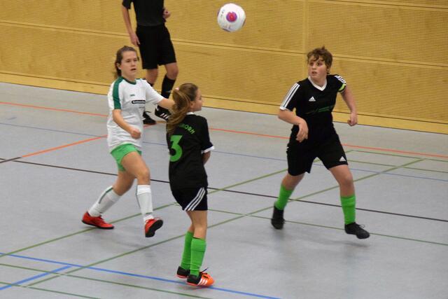 Lena Mössinger vom TSV Godshorn hat den Ball im Blick