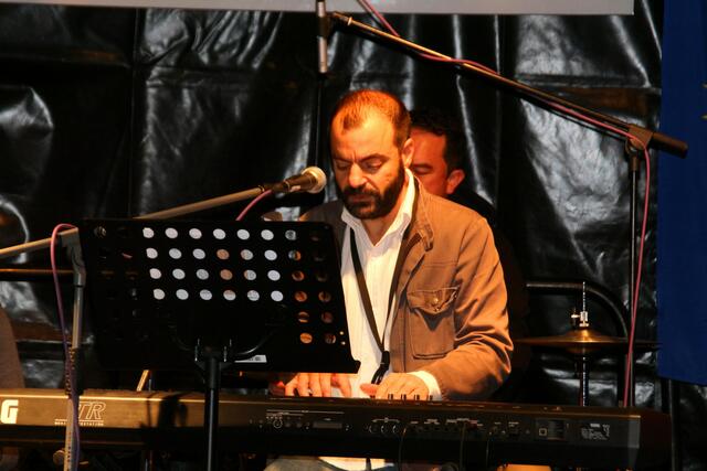 Juan Corradi (Argentinien – Klavier/Stimme)
