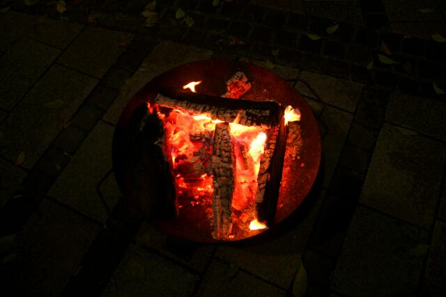 Feuerstelle, da stehe ich Einsam mit Glühwein und Kamera in der Hand! :-))