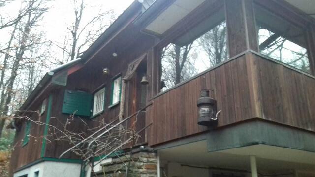 Es beginnt eine neue ÄRA am alten ehrwürdigen Jagdhaus. Der neue Besitzer wird es mit Glück, Stolz, Freude, Liebe und Leben füllen.  Wir wünschen ihm und seiner reizenden Familie "ALLES GUTE FÜR DIE ZUKUNFT"