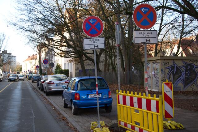 Baustelle und gültiges Halteverbot seit dem 13.8. und 8.10.