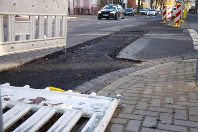 Ein großer Teil ist fertig... Doch dann... inmitten der Straßen, inmitten der Arbeit...?